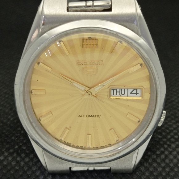 Vintage 1973 Seiko Automatic Mens Silver Watch W/daydate & Gold accents - Picture 4 of 8